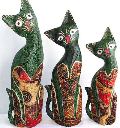 Batik wooden cat family set with assorted hand painted color, randomly pick