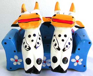 Wooden twin cows on sofa, assorted color randomly pick by our staffs 