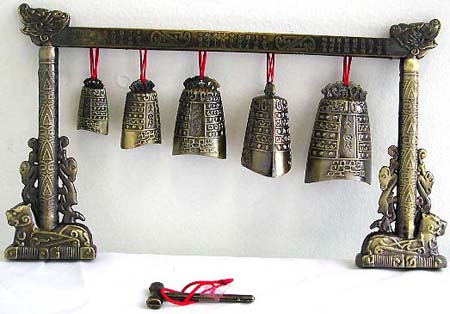 Metal Fengshui ring bell stand 