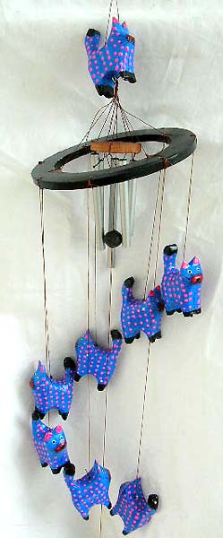 Fashion metal wind chime with painting blue wooden cat swing design