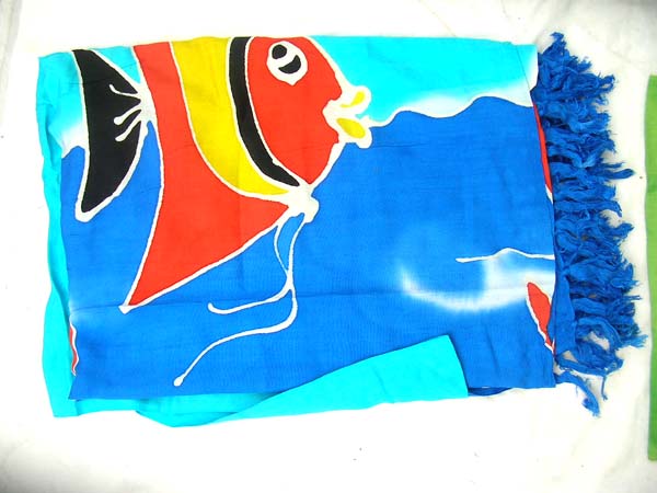 Import wholesaler distributes Aloha fish print on blue leisure wear sarong