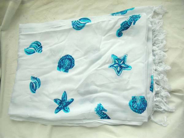 Beach sarong dress in white with decorative seashell print from b2b clothing exchange trader