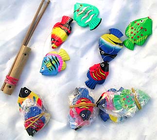 Animal lover's gift - assorted color individually carving small fish set mobile