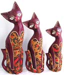 Batik wooden cat family stand with assorted hand painted color, randomly pick