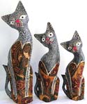 Batik wooden cat family stand with assorted hand painted color, randomly pick