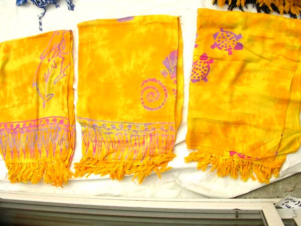 Import fashion warehouse distributes tie dyed beach blanket sarong with unique summer designs