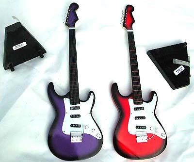 guita2.jpg (28764 bytes)