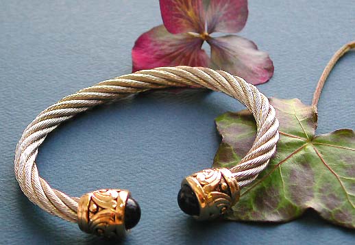 Hot fashion jewelry direct importer and wholeslaer wholesale Fashion bangle with rhodium and gold plated in twist line pattern 