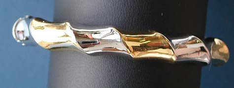 Unique jewelry gift online wholesale fashion 2-tone bangle bracelet in twisted bone shape pattern design