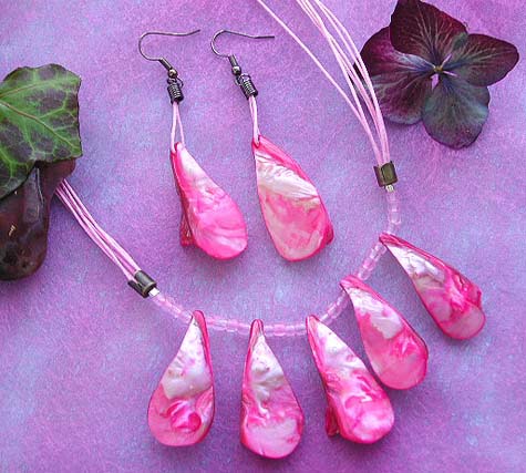 Fashion jewelry direct importer wholesale fashion jewelry set with pink color multi strings, seed beads and genuine seashells inlaid