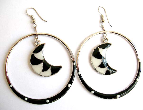 Fashion earring with color painted, pattern decor moon in circle pattern design