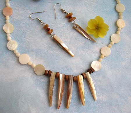 wholesale distributor of cheap jewelry offer sea shell necklace and matching earring beach jewelry set 