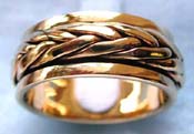 Spinning ring made of  broze with twisted rope shape pattern decor around